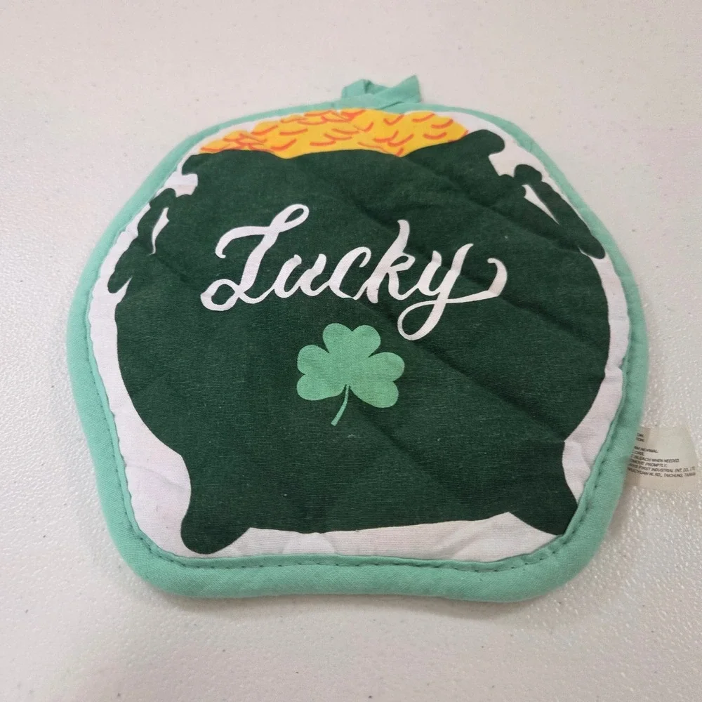 St Patricks Day Lucky Pot of Gold Quilted Cotton Pot Holder Green Shamrock